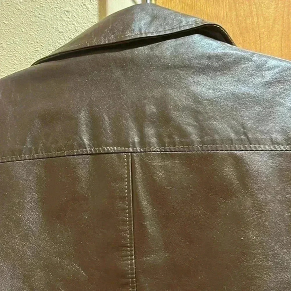 Vintage leather coat with zip out faux fur lining. Size 40. - Picture 11 of 11